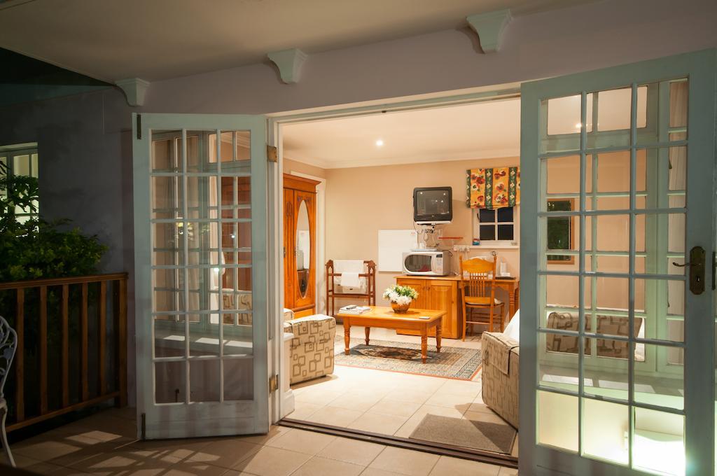 Heugh Road Guest House Порт Елизабет Екстериор снимка